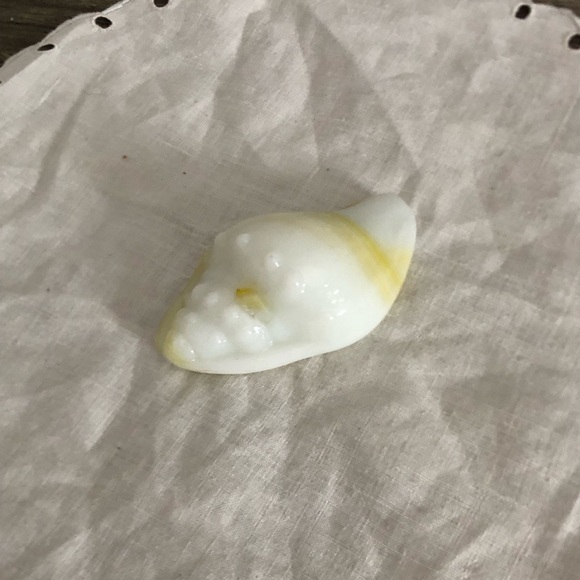 Unique Slag Glass Shell Decor - Picture 2 of 7